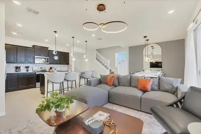 Image de Amazing 5 Bed Town Home with Private Pool-1296bpw