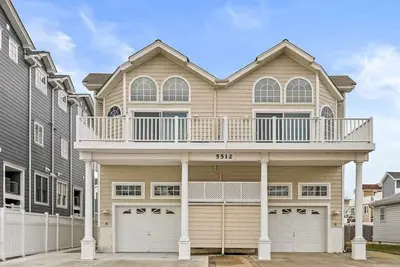 Image de Fun in the Sun! Smile you're in Sea Isle with your Furbaby