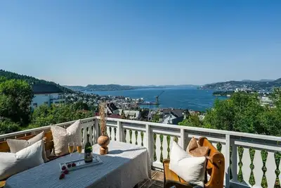 Image de Spacious near-city villa with amazing views, 5br, Free Parking