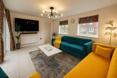 Image de Spacious 4bd 3. 5bt Home - Etihad - Coop-Pool Table