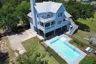 Image de Luxury Beachside Haven with Pool and Elevator