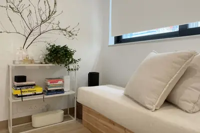 Image de Brilliant Hong Kong Island Seaside Chic 1-bedroom Condo - Beach and City Access
