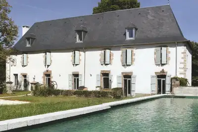 Image de L'Avenante Bazilloise - Demeure du XVIIe siècle - Hébergement grande capacité