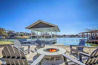 Image de Lakefront Family Home for 12, w Picturesque Views & Patio