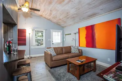 Image de Kitchen, Walk-in Shower, One block off Main
