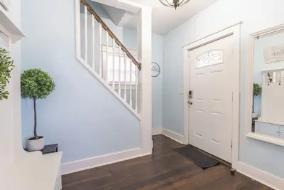 Image de Captain's Quarters 5 Bed \/ 3 bath with Office!