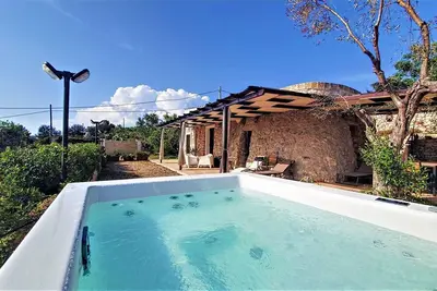 Image de Sea view trullo with jacuzzi in Marina di Felloniche