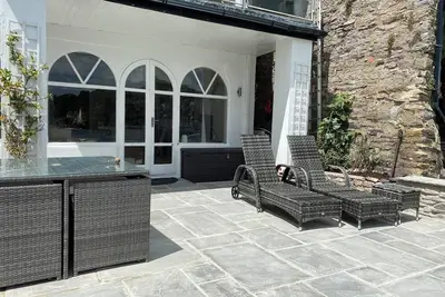 Image de Stunning waterfront apartment in Dartmouth, water access, wifi, mooring