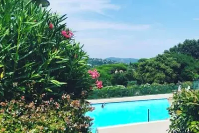 Image de Le Calao studio 30m2 piscine tennis Ste Maxime. Belle vue Golf.