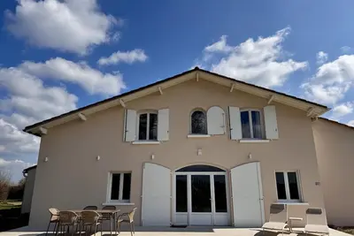 Image de Maison Blanche 3 Ch 3sdb 1canapé lit Vue