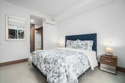 H107 - Perfect Holiday Pad | Pool | Parking | WiFi