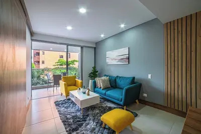 H208 - Awesome 2-Bed | 2 Bath | Rooftop Pool | Gym