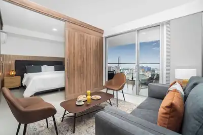 H506 - Balcony, Views & Rooftop Pool Near Granada