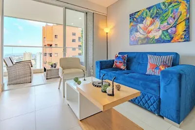 H807 - Amazing Penthouse Views, Pool and Parking