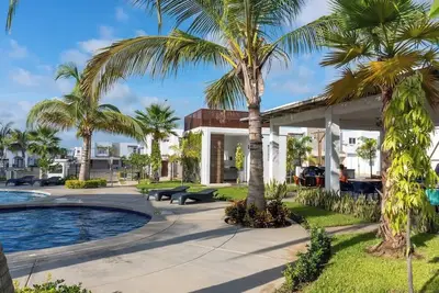 Image de Relaxing Home with Pool – 3 Minutes to Sand & Sea