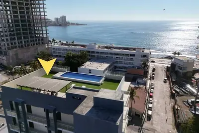 Image de Beautiful apartment steps from the beach
