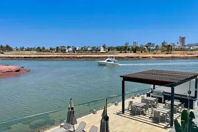Image de Modern Apartment with Pool, 5 min from the Beach