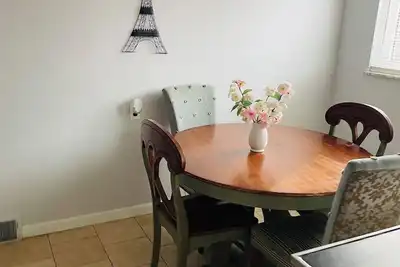 Image de Charming 2-bedroom apartment with WiFi, Ac in Oak Park