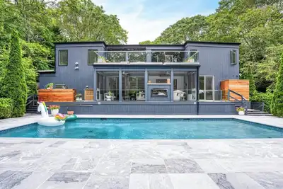 Image de Beautiful and Modern East Hampton Home, Heated Pool, Perfect for Families