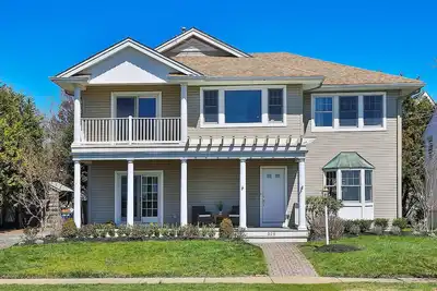 Image de Water Views Spacious 5-bedroom house in charming Spring Lake.