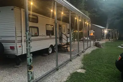Image de Tranquil campsite with Ac in the woods of Danville
