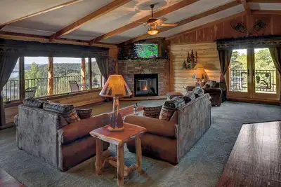 Image de Beaver Lake Cabin, Hot Tub, Boat dock/Swim Deck, Spectacular views! Rate based on up to 6 people.