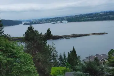 Image de Unique Ocean View  Retreat, Open Concept, Loft Style- Near Departure Bay Ferries