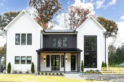 Image de Elegant Spacious New Atlanta Home with Secret Room