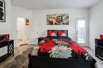 Image de Retro-style hotel suite with garage & pet-friendly perks