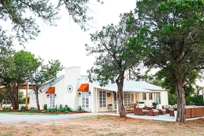 Image de Gorgeous Ridge View Retreat. Historic Casa. Sleeps 11. Walk to River. Ada Acc.