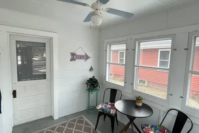 Image de Quiet Village Getaway / Private 3-bdrm home in the heart of Cape Vincent