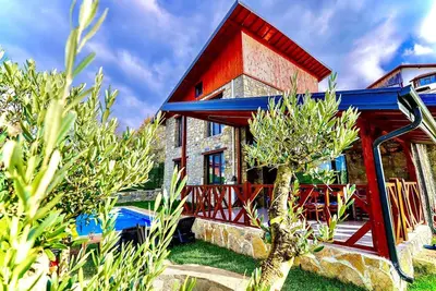 Image de 3+1 Private Pool-Heated Pool-Fireplace 6 Person Stone House in Sapanca Kuruçeşme