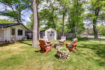 Image de Near Golf & Pelican Lake: Log Cabin w/ Deck!