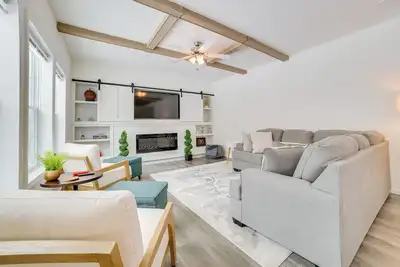 Image de Walk to Beach: Modern Retreat in Presque Isle!