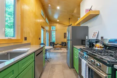 Image de Nordic Eco Cottage - 1 Acre property & walk to Black Mountain