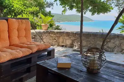 Image de Alisachni-Steps from the sea