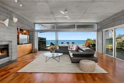 Image de Free Night Stay this Winter* Beachfront