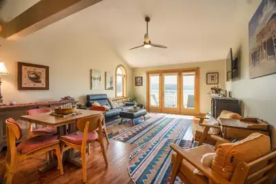 Image de Cozy Condo near Ski Lifts and Trails with Beautiful Views of Wheeler Peak and Mt. Baldy