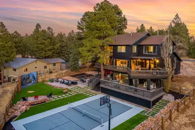 Image de The Big Deck Mtn views Golf - Pickleball - Arcade - Hot Tub