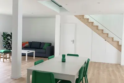 Image de Maison lumineuse avec plancher en verre!