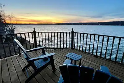 Image de Waterfront Lake House with game room, private pier and kayaks in Lake Geneva