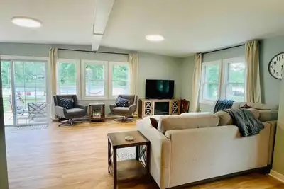 Image de Cozy Riverfront Cabin: Parks, Kayaks& Island Charm