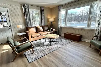 Image de Escape to The Riverfront Hideaway