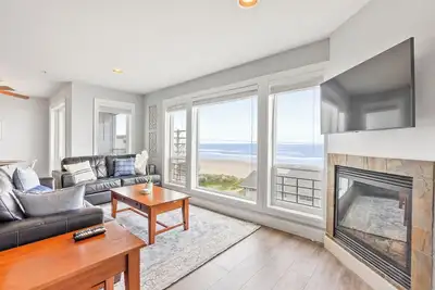 Image de Oceanview 2-bedroom Penthouse Steps to the Beach