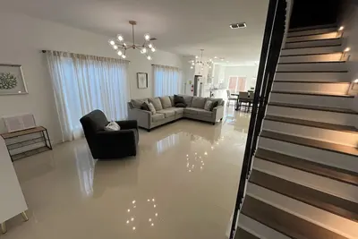 Image de Modern 3bd home - Downtown, Mall, Airport 2min