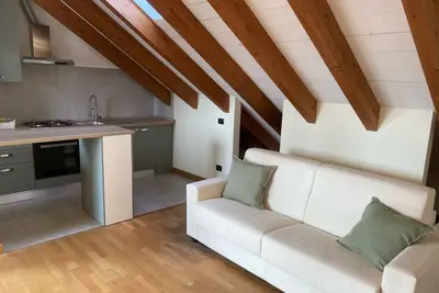 Image de Mansarde dans le centre de Seregno (Orchidea Apartment)