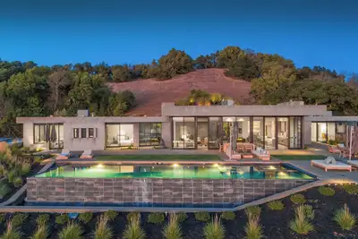 Image de Architectural Masterpiece in Wine Country