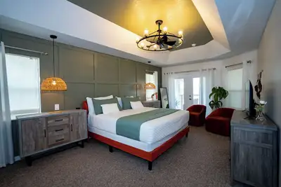 Image de 2 King 2 Twin 1 Queen Enormous Deck 3 Bd Lakeview House at Waterfront Park