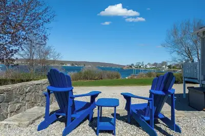 Image de Niantic Shoreline Home - Amazing Views - Walkable to Dining/Beach/Shops