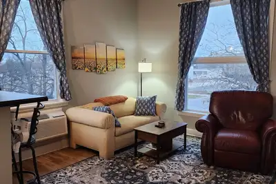 Image de Spacious 2 Bdr Downtown Apt, Pet Friendly, Lg Kitchen, 2 Blks From State Capitol